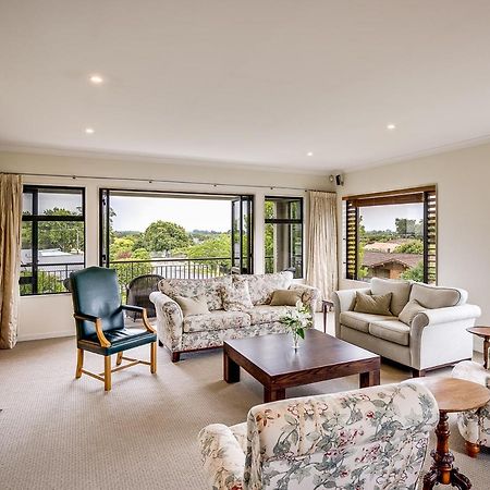 Busby Hill Villa - Havelock North Holiday Home Kültér fotó
