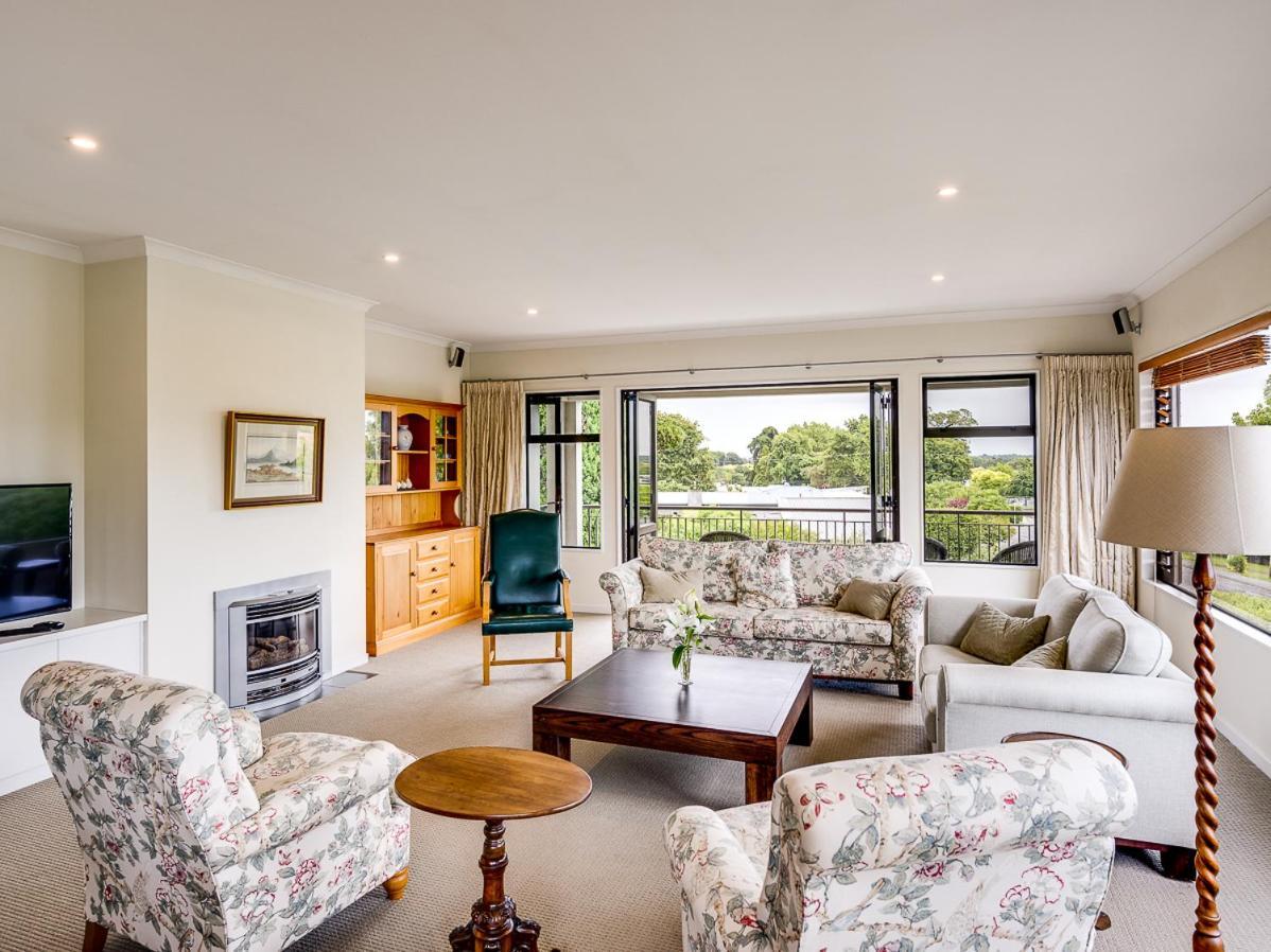Busby Hill Villa - Havelock North Holiday Home Kültér fotó