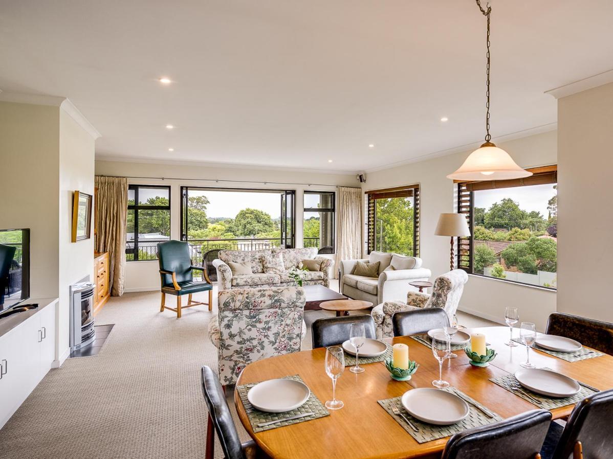 Busby Hill Villa - Havelock North Holiday Home Kültér fotó
