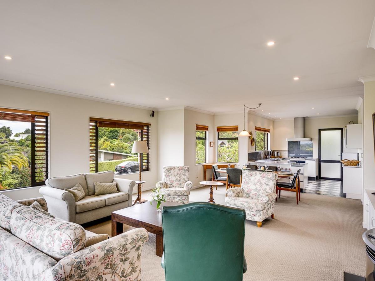 Busby Hill Villa - Havelock North Holiday Home Kültér fotó