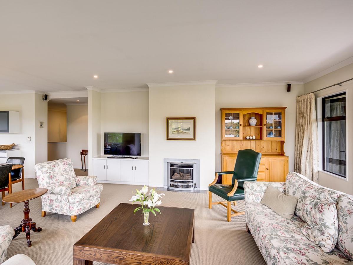 Busby Hill Villa - Havelock North Holiday Home Kültér fotó