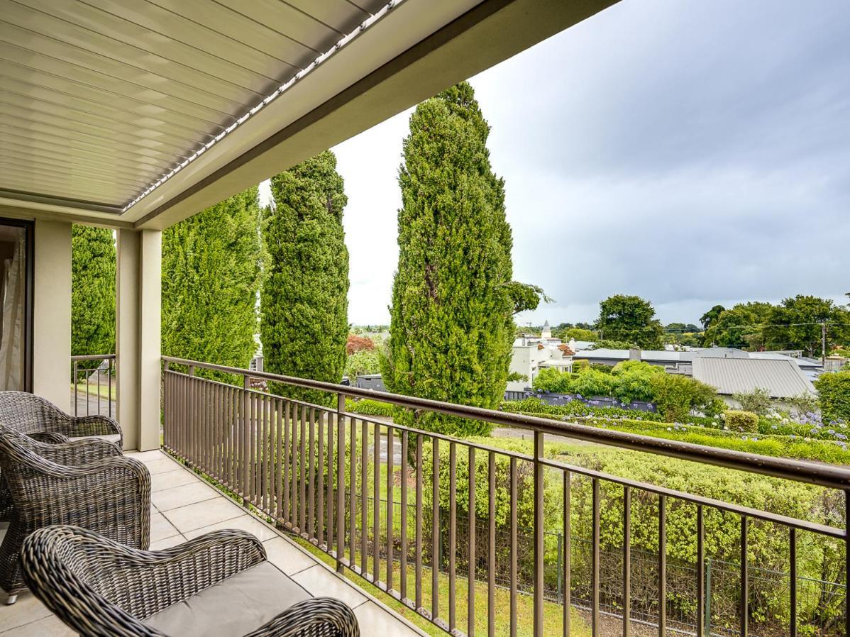 Busby Hill Villa - Havelock North Holiday Home Kültér fotó